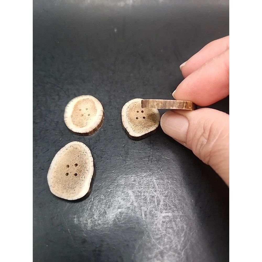 Set Of 4 Rustic Natural Raw Deer Antler Buttons Approximately 1